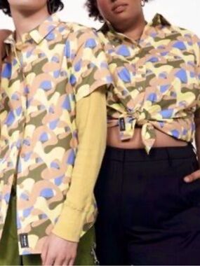 NEW Wildfang Essential Short Sleeve Button Up Shirt Abstract Print Medium NWT